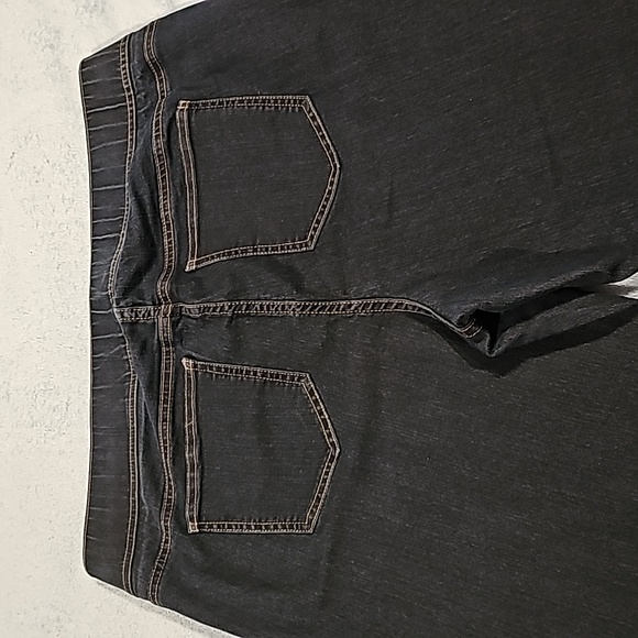 Torrid size 2 Regular Dark Wash Jeggings with tummy control panel - Picture 2 of 4